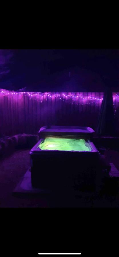 Bankhead With Hot Tub In Aberdeenshire