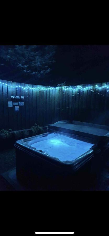 Bankhead With Hot Tub In Aberdeenshire Chalet Gamrie